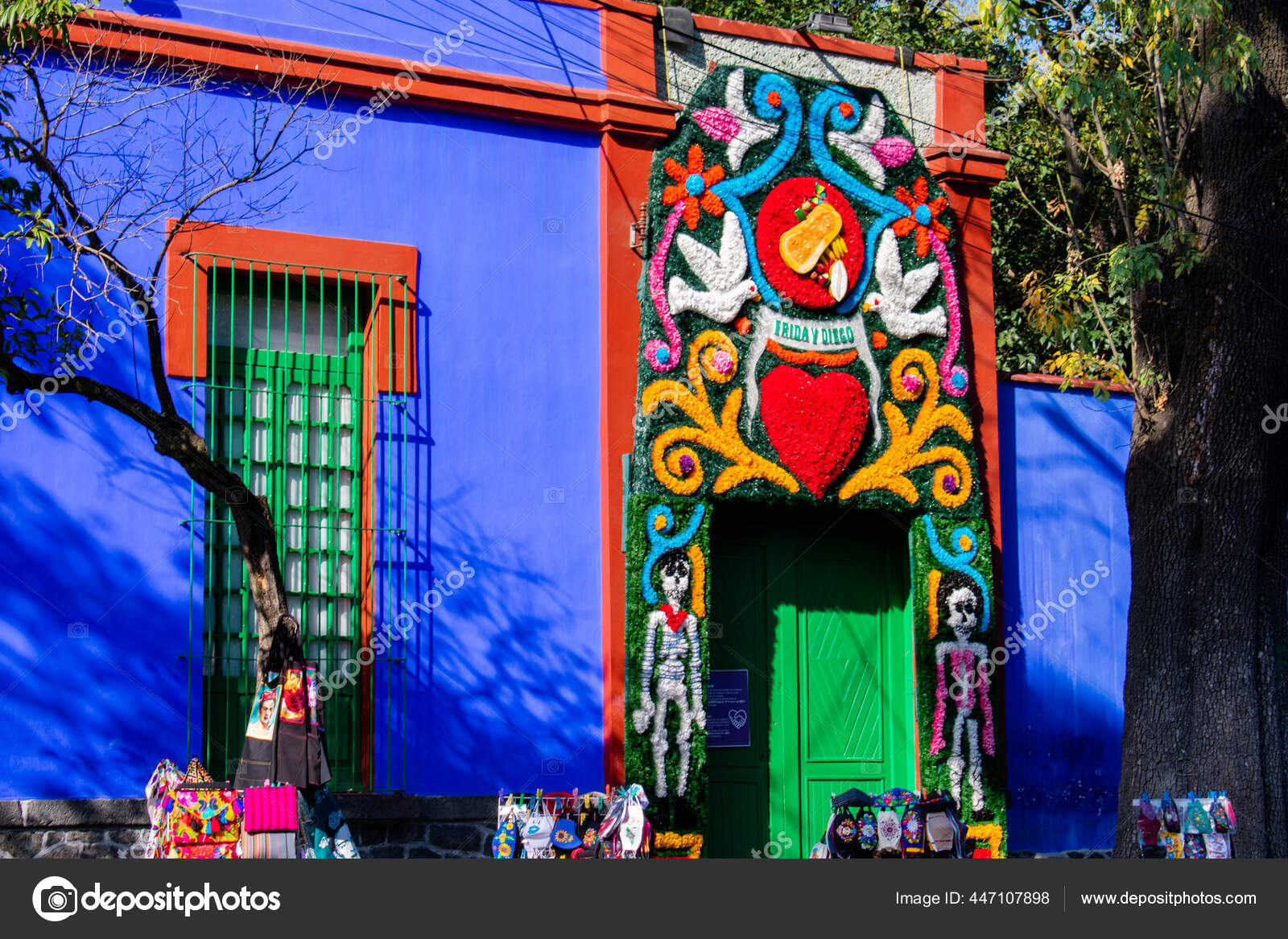 Trees and street vendors outside museum of famous Mexican painter
