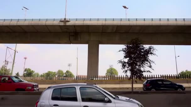 Lentamente movendo o tráfego no Periferico da Cidade do México — Vídeo de Stock