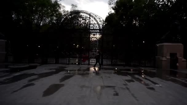 Chapultepec Park entrada na Cidade do México em um dia nublado — Vídeo de Stock