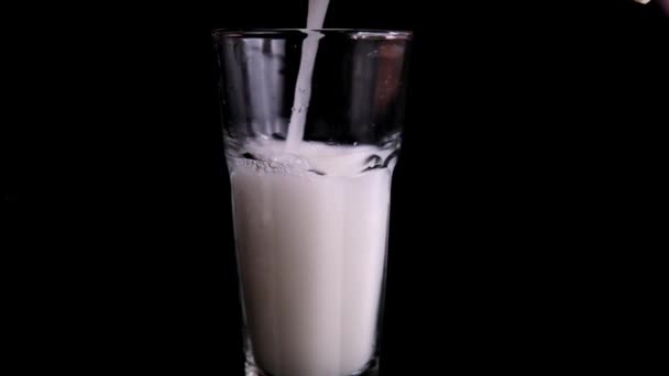 Pouring traditional Mexican horchata water into a glass — Stock Video