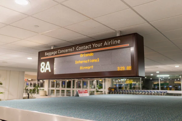 Signboard from the Orlando International Airport hanging from the ceiling — Stock Photo, Image