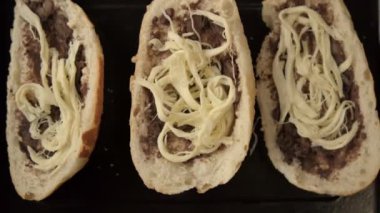 Siyah tepside üç geleneksel Meksikalı köstebek