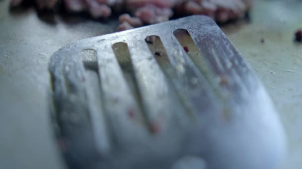Spatula and chopped Mexican-style meat on a griddle — Stock Video