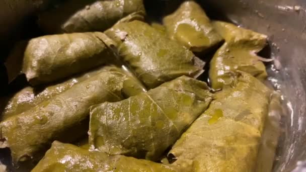 Dolma Griega Hojas Uva Rellenas Con Arroz Carne Vídeo Comida — Vídeos de Stock