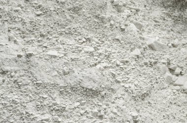 Doğal tebeşir mineral arka planı. Küçük pürüzsüz kalsit taşları kireçtaşı ile karıştırılır. Doğadaki kalsiyum. Doğal beyaz tebeşir dokusu