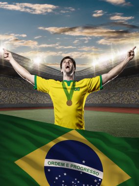 Altın madalya kutluyor atlet