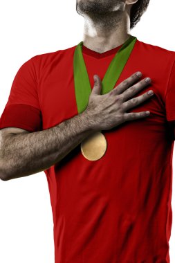 Altın madalya kutluyor atlet