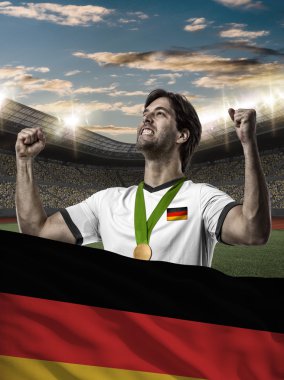 Altın madalya kutluyor atlet