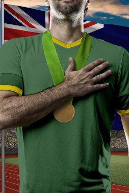 Altın madalya kutluyor atlet