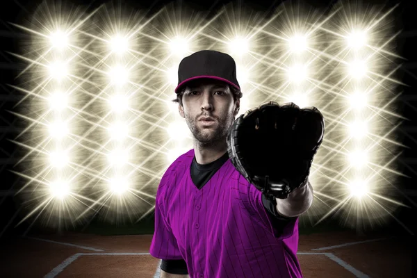 Honkbalspeler met een roze uniform — Stockfoto
