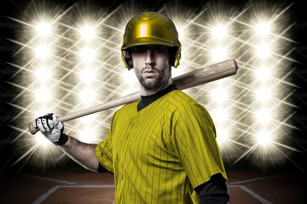 Παίκτης του μπέιζμπολ με μια στολή κίτρινο — Φωτογραφία Αρχείου