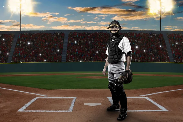 Catcher baseballspelare med en vit uniform — Stockfoto