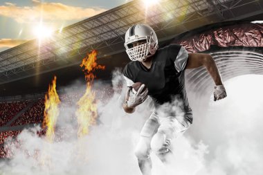 Futbolcu siyah üniforma ile