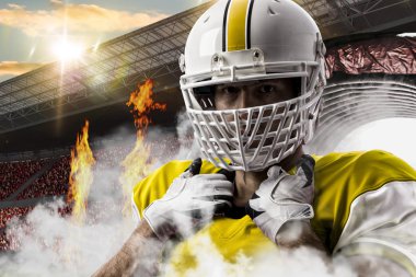 Futbolcu sarı üniforma ile