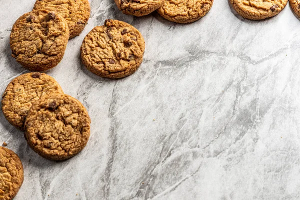 Nybakade Chokladkakor Bänkskiva Marmor Kopiera Utrymme — Stockfoto