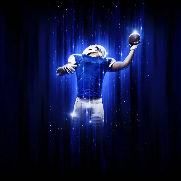 Süper Kahraman Pozu Veren Futbolcu Siyah Arka Planda Mavi Işıklarla — Stok fotoğraf