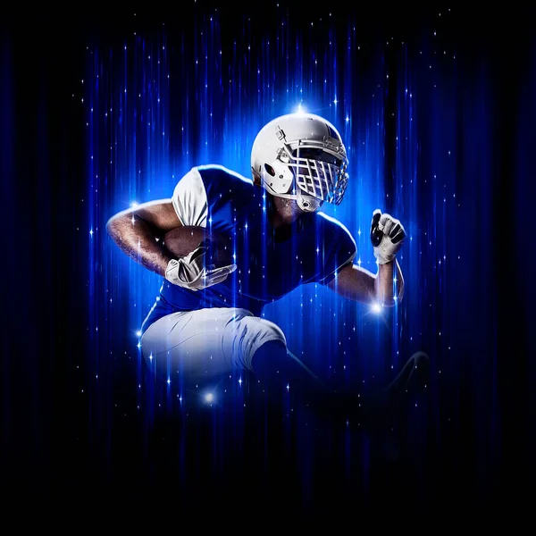 足球运动员 超级英雄 身穿蓝色制服 背景为黑色 背景为蓝光 — 图库照片