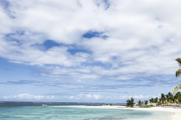 Mauritius island sea under a cloudy sky. — Stock Photo, Image