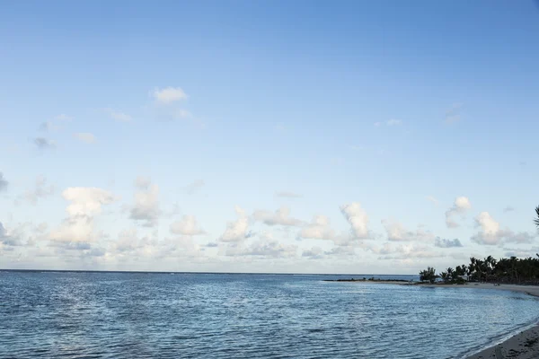 Mauritius island sea under a cloudy sky. — Stock Photo, Image