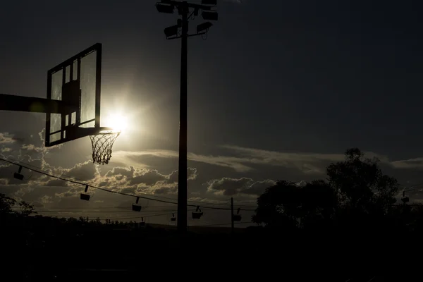 Silhouette di un cerchio da basket . — Foto Stock