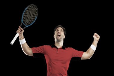 Kırmızı bir gömlek ile tenis oyuncusu.