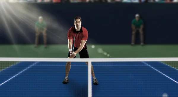 Jugador de tenis con camisa roja . —  Fotos de Stock