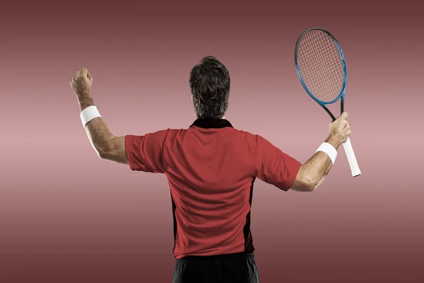 Joueur de tennis avec une chemise rouge . — Photo