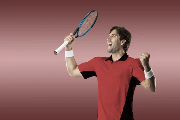 Jogador de tênis com uma camisa vermelha . — Fotografia de Stock