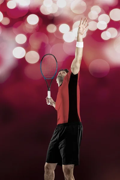 Jugador de tenis con camisa roja . — Foto de Stock