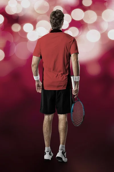Jugador de tenis con camisa roja . — Foto de Stock