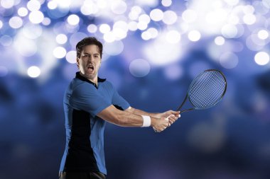 Mavi bir gömlek ile tenis oyuncusu.