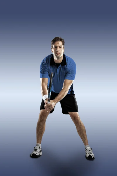 Giocatore di tennis con camicia blu . — Foto Stock