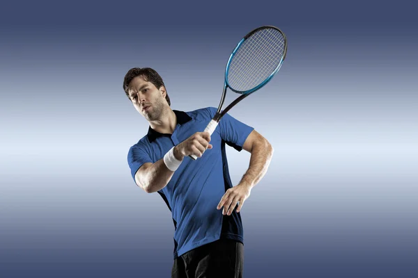 Теннисист в синей рубашке . — стоковое фото