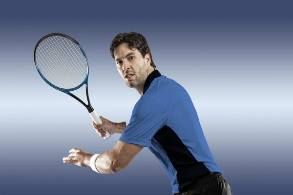 Tennisspelare med en blå skjorta. — Stockfoto