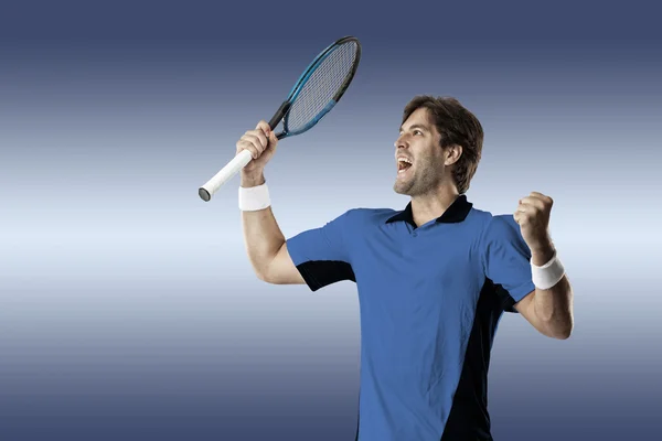 블루 셔츠와 함께 테니스 선수. — 스톡 사진