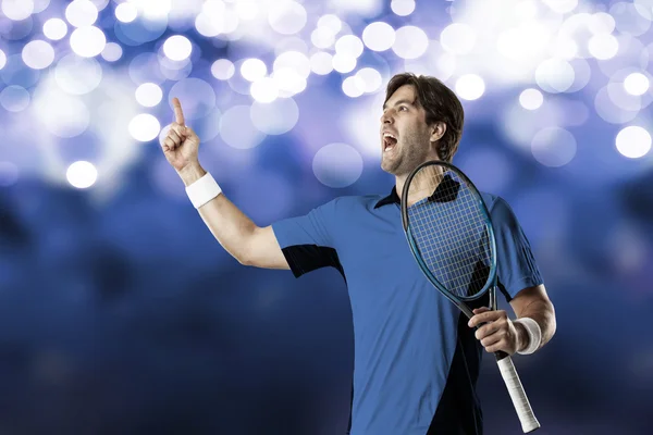 Tenisista z niebieską koszulę. — Zdjęcie stockowe