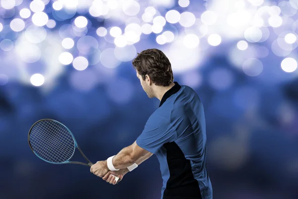 Tenisista z niebieską koszulę. — Zdjęcie stockowe