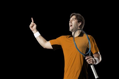 Tenisçi turuncu gömlek.