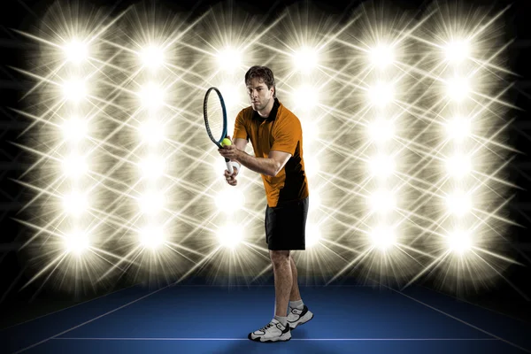 オレンジ色のシャツ、テニス選手. — ストック写真