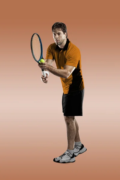 Теннисист в оранжевой рубашке . — стоковое фото