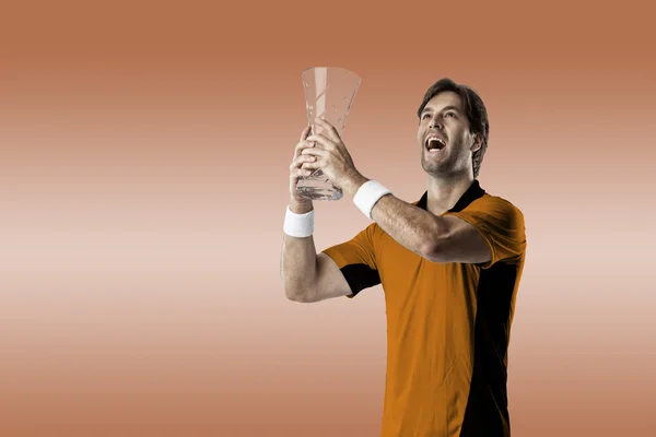 Jogador de tênis com uma camisa laranja . — Fotografia de Stock