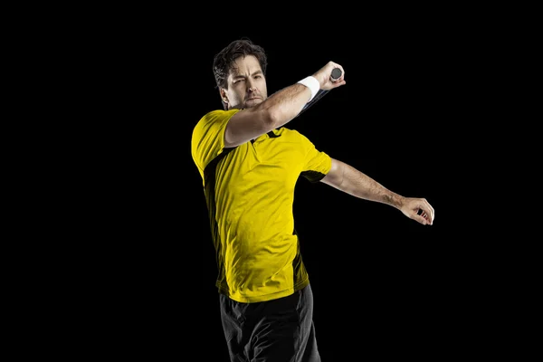Jugador de tenis con camisa amarilla — Foto de Stock