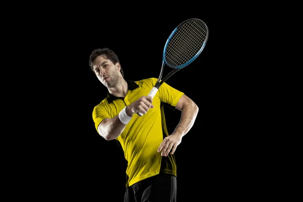 Joueur de tennis avec une chemise jaune — Photo