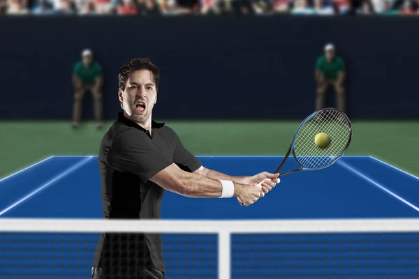 Jugador de tenis con camisa negra . —  Fotos de Stock