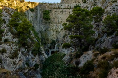Gündoğumunda Tibi bataklığının manzarası, Alicante, İspanya.