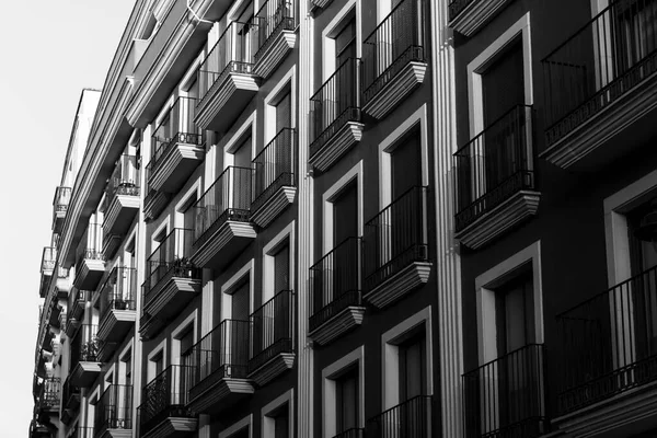 Vista Uma Fachada Antiga Com Muitas Varandas Alcoi Alicante Espanha — Fotografia de Stock