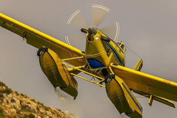 Firefighter Plane Taking Guadalest Reservoir Alicante Spain — Stock Photo, Image