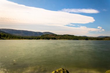 Beniarres rezervuarının bir gün Alicante, İspanya 'da uzun süre açık kalması..