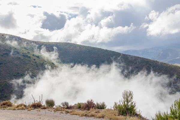 Confrides Montagne Porto Mattino Giorno Con Nebbia Bassa Nuvole Alicante — Foto Stock