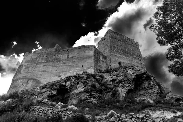 Castillo Barxell Día Con Cielo Azul Con Nubes Blancas Rayos —  Fotos de Stock